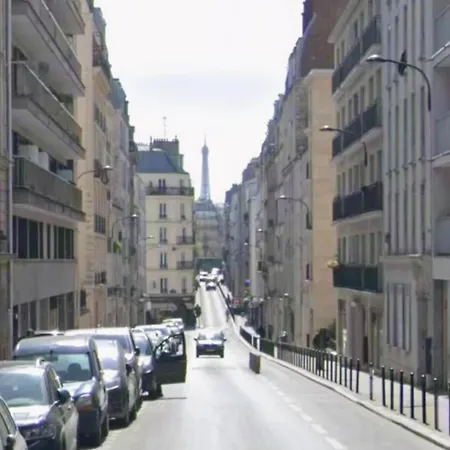 - Rue Vue Tour Eiffel *